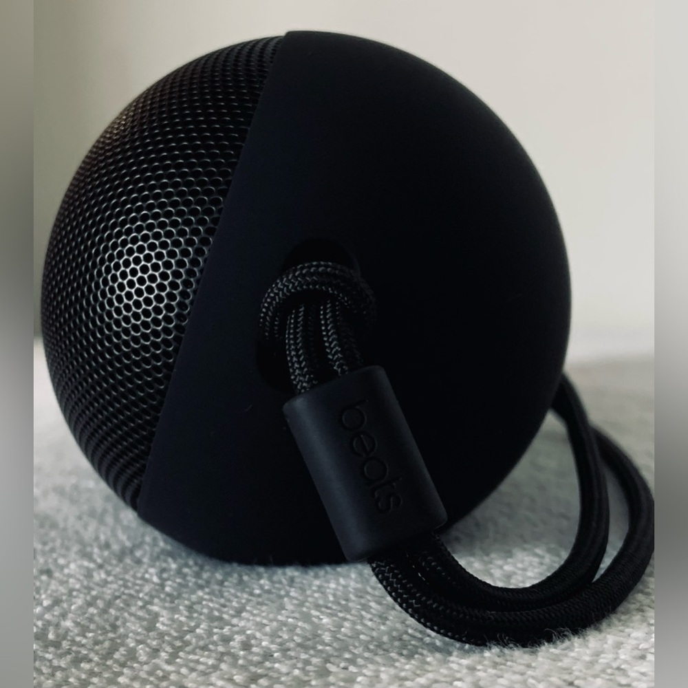 Beats by Dr. Dre Pill  
Portable Bluetooth Speaker~Matte Black *A3211 - Picture 3 of 13